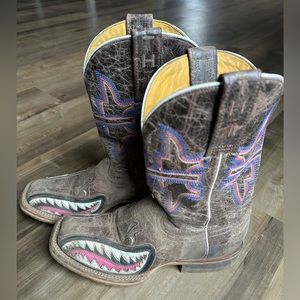 tin haul man eater western cowgirl/cowboy boots!